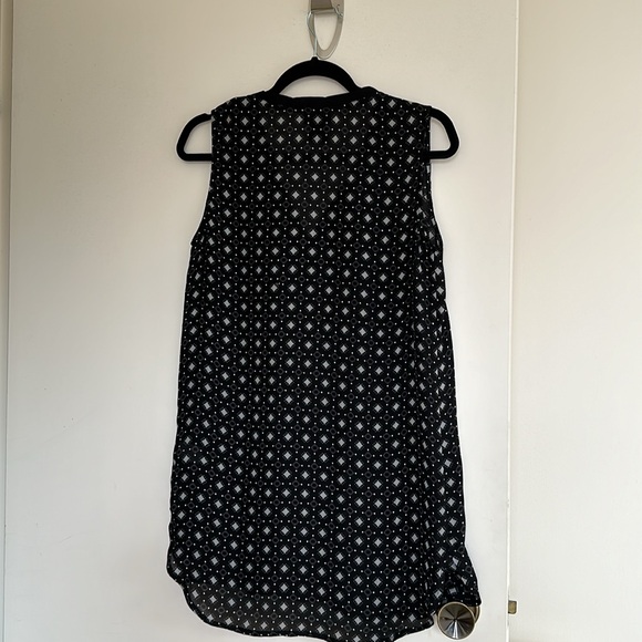 Lord & Taylor black and white sleeveless silk tunic - Picture 3 of 10